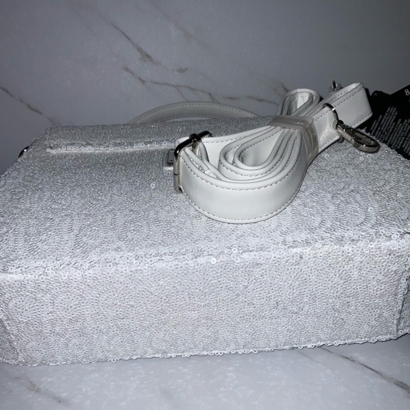 LoungeFly Disney Minnie sequin crossbody - Picture 9 of 11